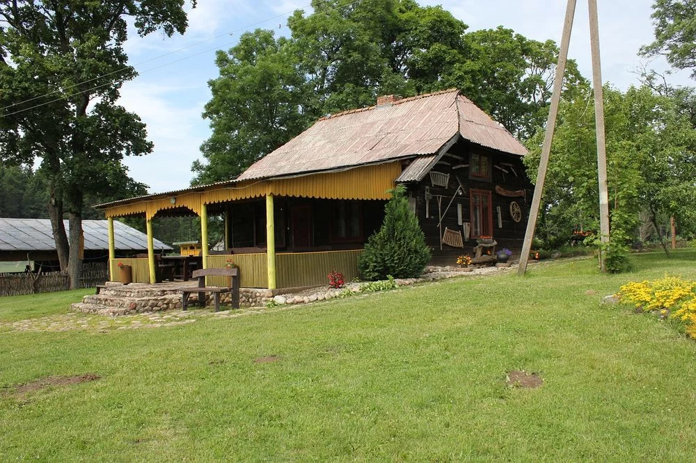 decorative-cottage-681763_1280.jpg