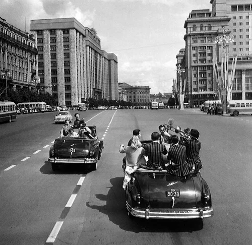 В «Символе» открылась уличная выставка фотографов