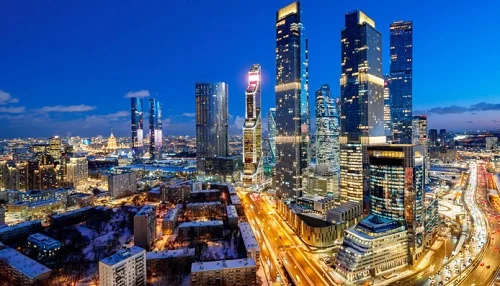 первый бизнес-центр с наклонным фасадом