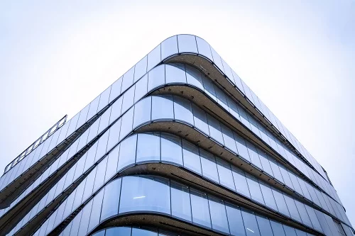 В центре Twist установлены «серебряные» окна 